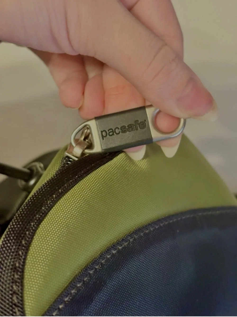 Pacsafe Camera Shoulder Bag Camsafe Olive Green w/ Exomesh PD000 Anti-Theft Gear